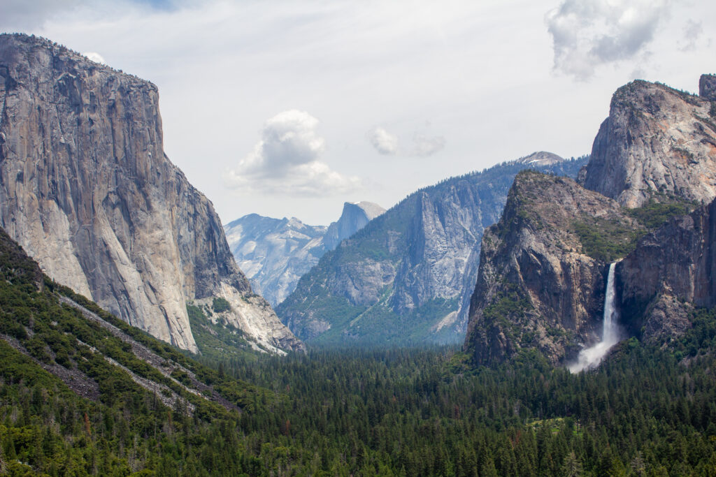 You must check out Tunnel View on your 4 Day Yosemite Itinerary